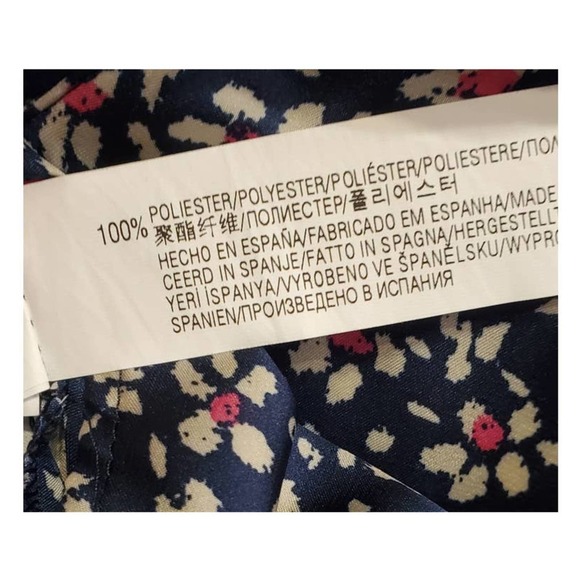 Zara Basic Short Sleeve Floral Blouse Peek a boo Slits in the back Size Small - Picture 6 of 6